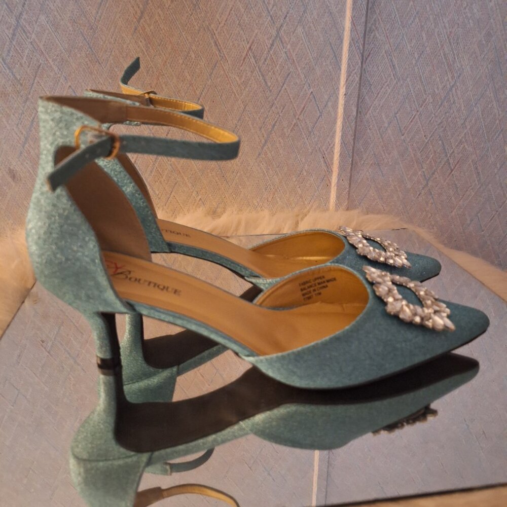 Heels - Picture 4 of 4